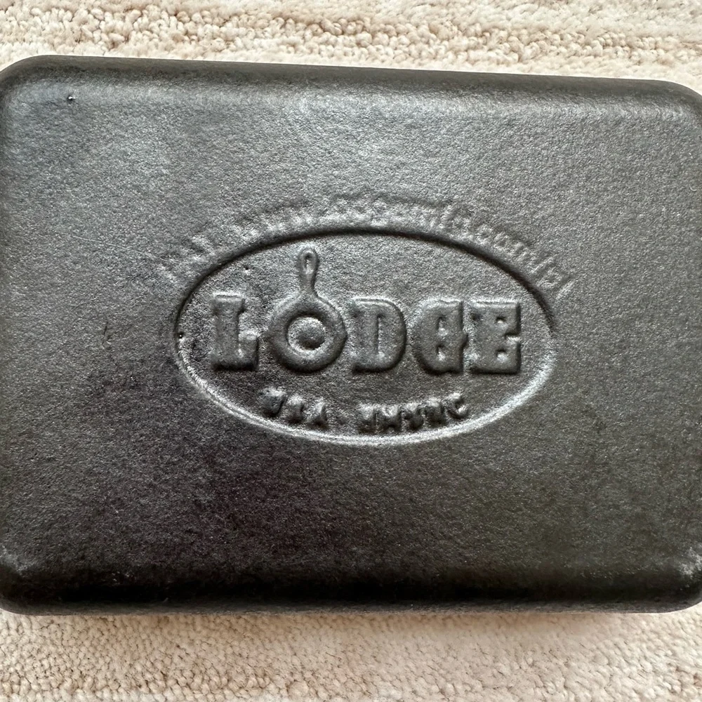 NWT Lodge Heat-Treated 10 Ounce Rectangular Cast Iron Mini Server